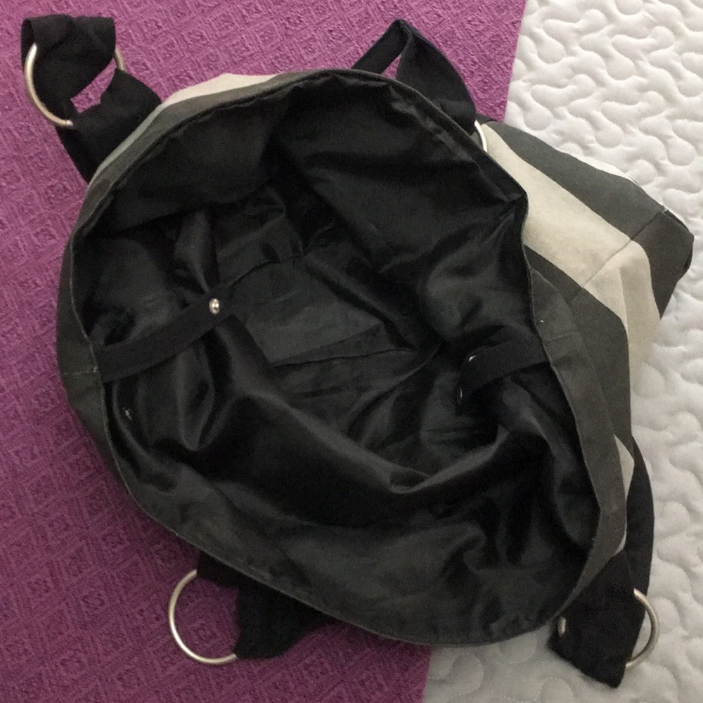 Black and gray large striped canvas tote - Picture 5 of 8